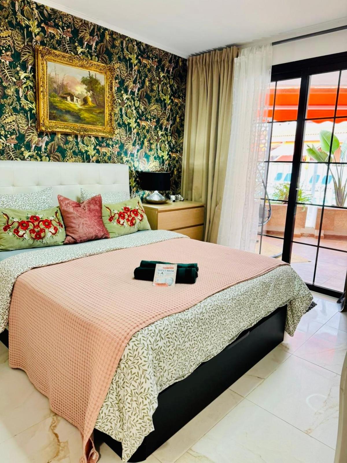 Apartment With Terrace And Pool, Los Cristianos Лос Кристианос Екстериор снимка