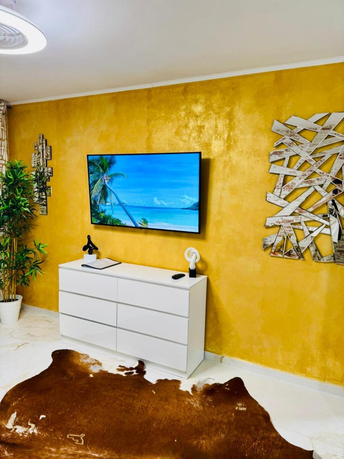 Apartment With Terrace And Pool, Los Cristianos Лос Кристианос Екстериор снимка