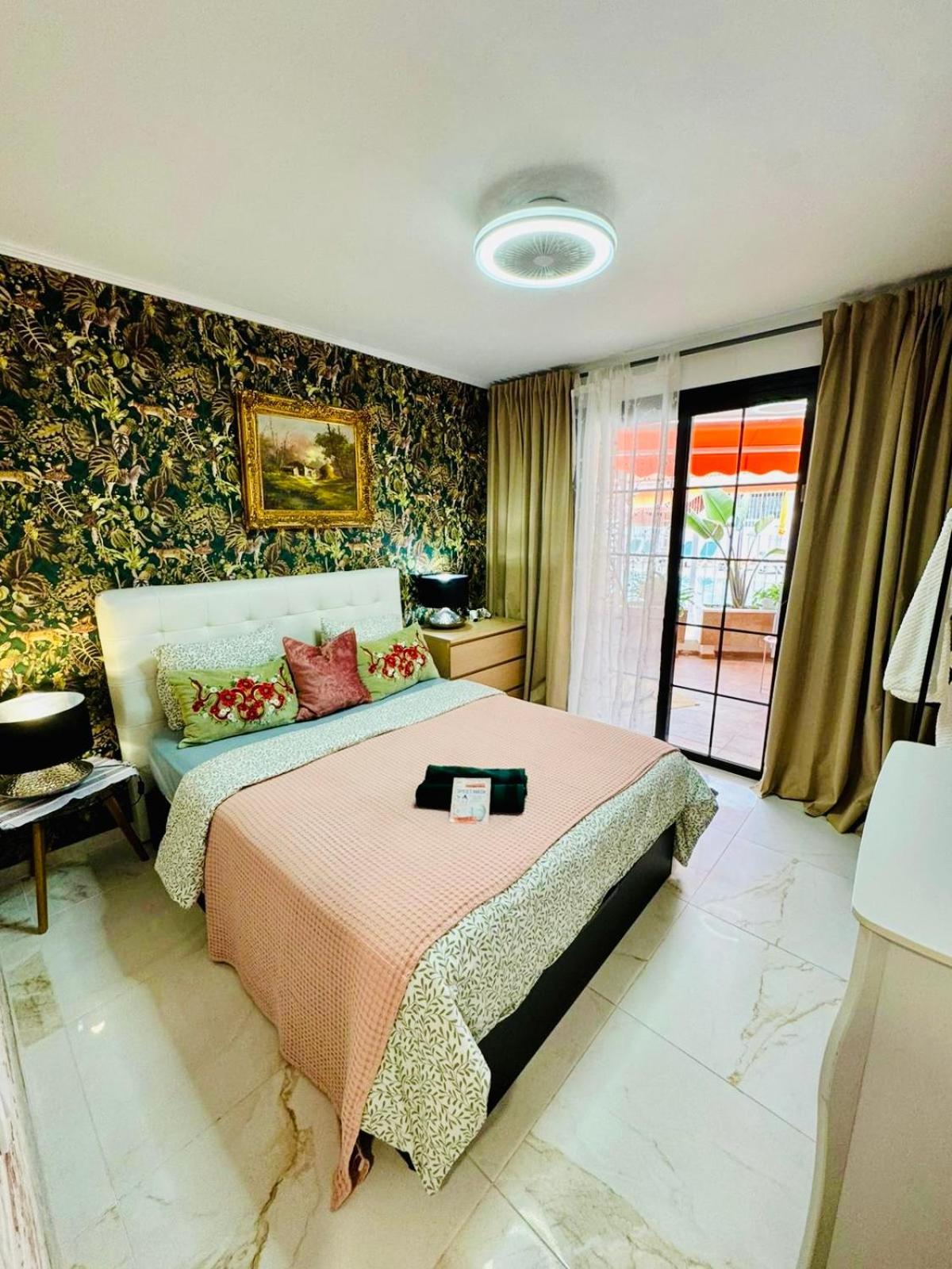 Apartment With Terrace And Pool, Los Cristianos Лос Кристианос Екстериор снимка