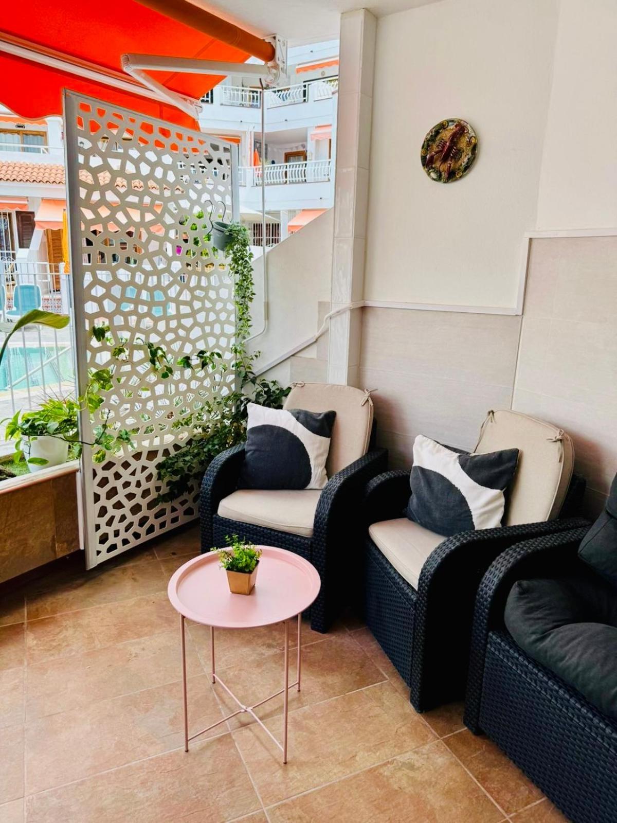 Apartment With Terrace And Pool, Los Cristianos Лос Кристианос Екстериор снимка